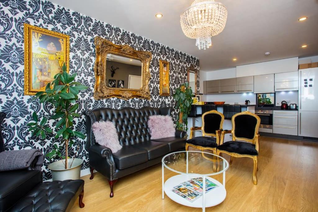 Unique & Welcoming 2Bd Flat In Limehouse Apartment Лондон Екстериор снимка
