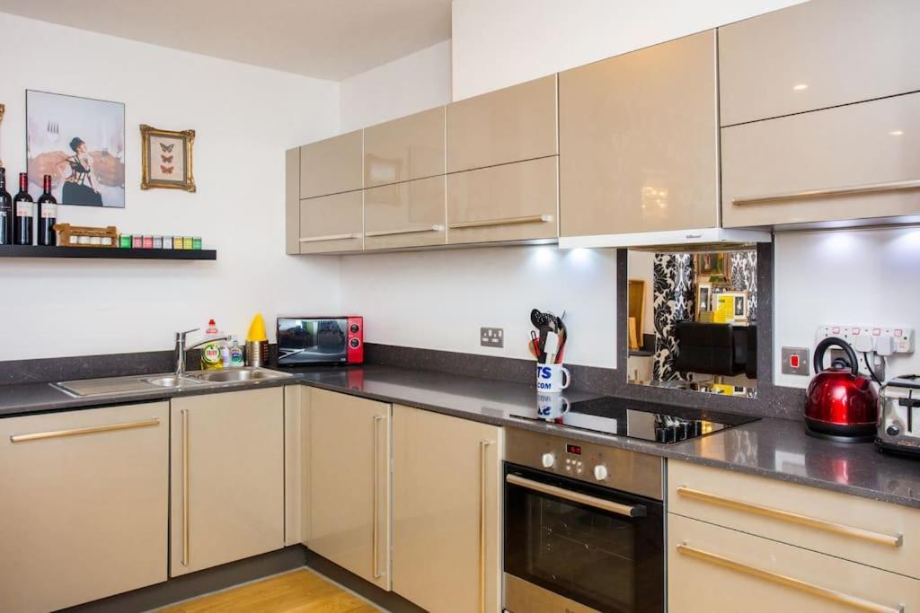 Unique & Welcoming 2Bd Flat In Limehouse Apartment Лондон Екстериор снимка