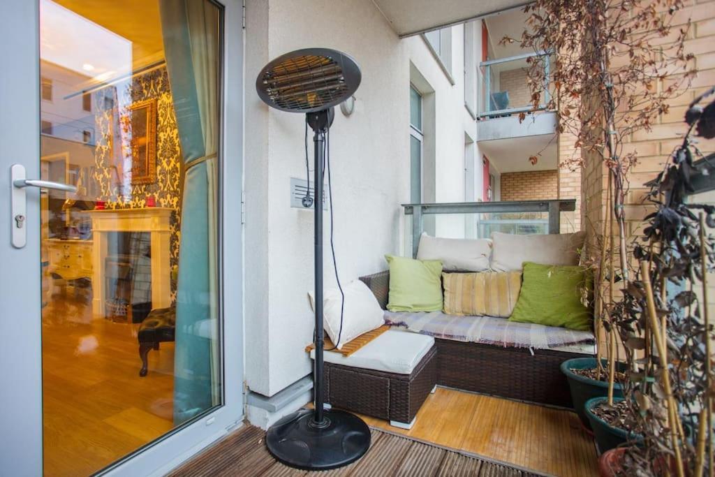 Unique & Welcoming 2Bd Flat In Limehouse Apartment Лондон Екстериор снимка